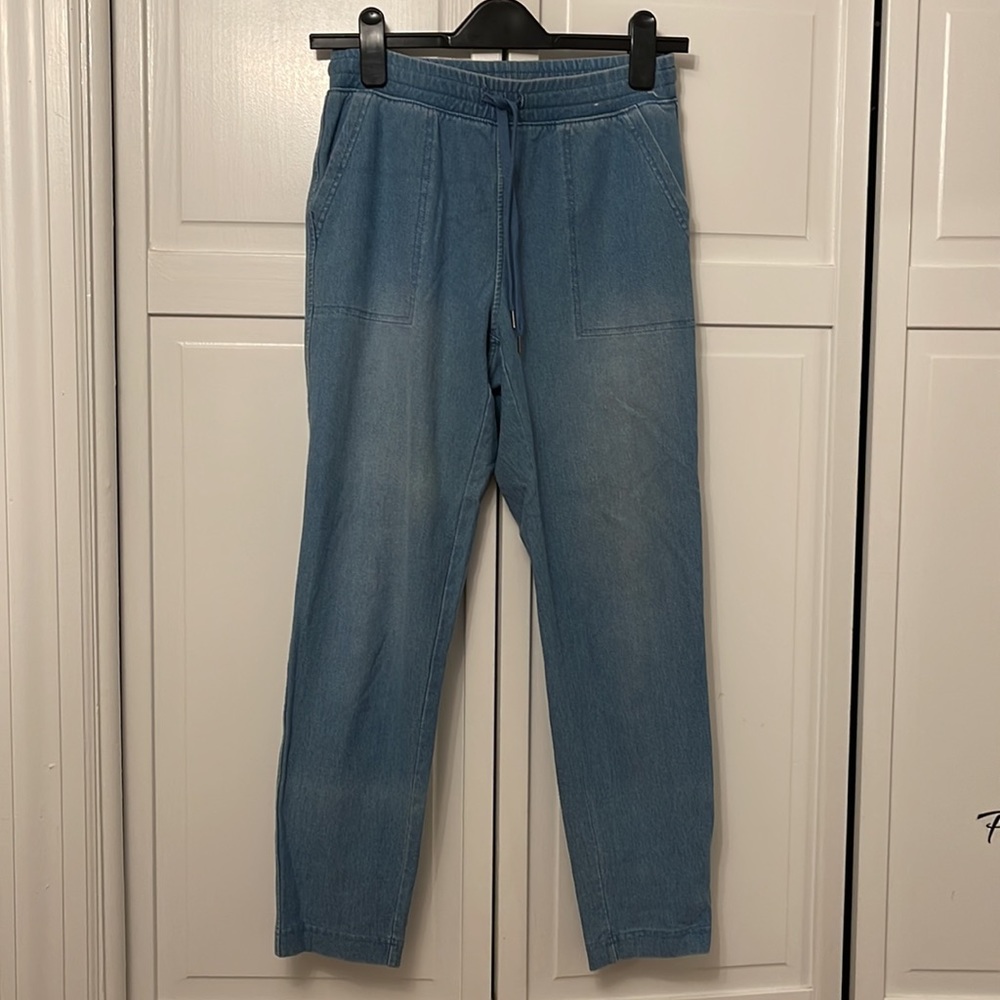 Uniqlo women’s denim stretchy joggers, size XS